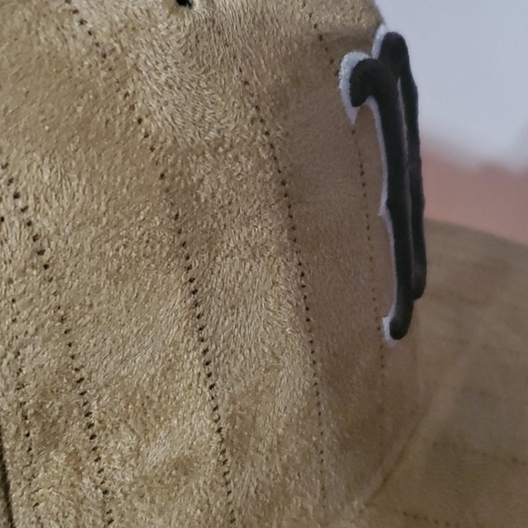 Red Sox hat - Picture 4 of 8